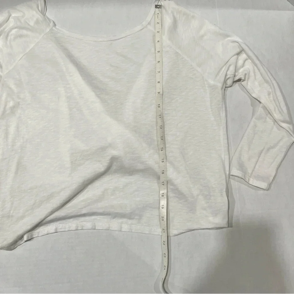 Fabletics beautiful white low back top, long sleeve Large - Picture 6 of 9